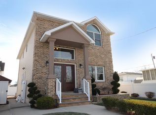 390 Oakdale St, Staten Island, NY 10312