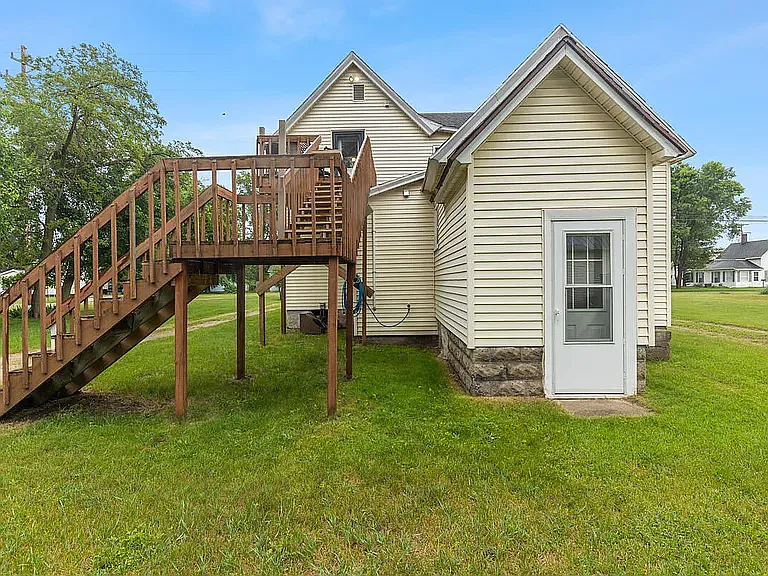 Back door.
Note: Rear deck is for accessing the upper unit and does not go with this unit.