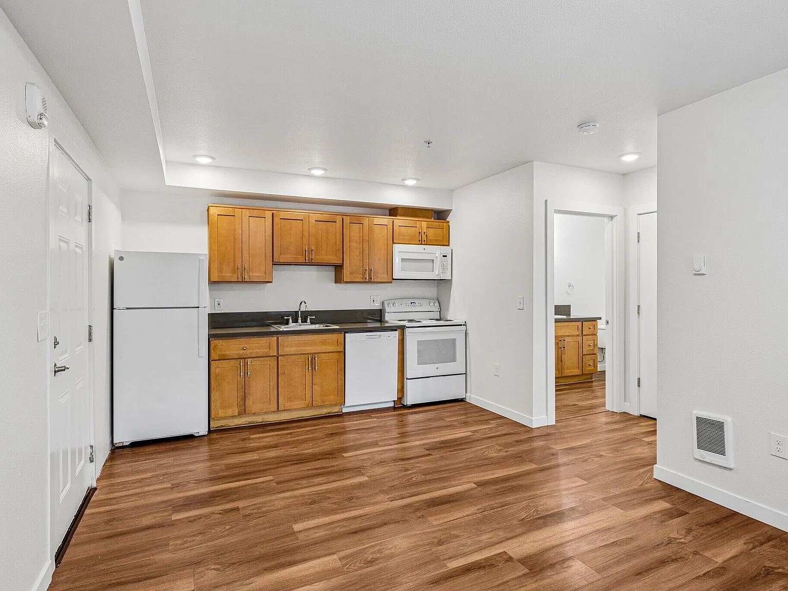 Spring Villa Apartments — Photo 2