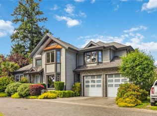 1702 De Sousa Pl, Saanich, BC V8N3L3