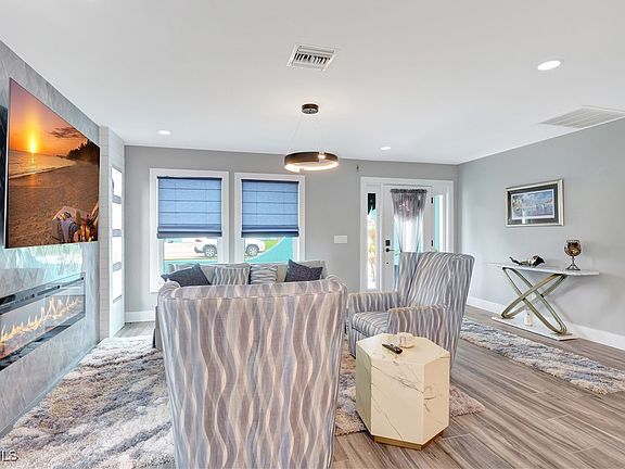 5th image of 2499 Sapodilla Ln