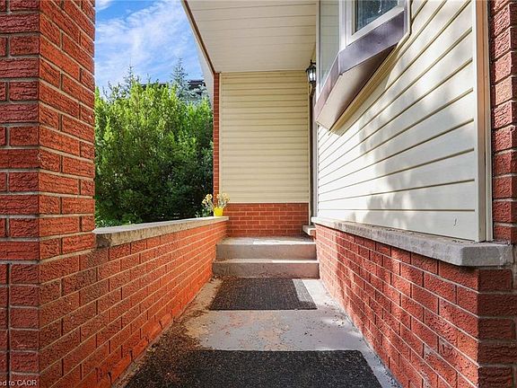 2nd image of 7 Cardill Cres
