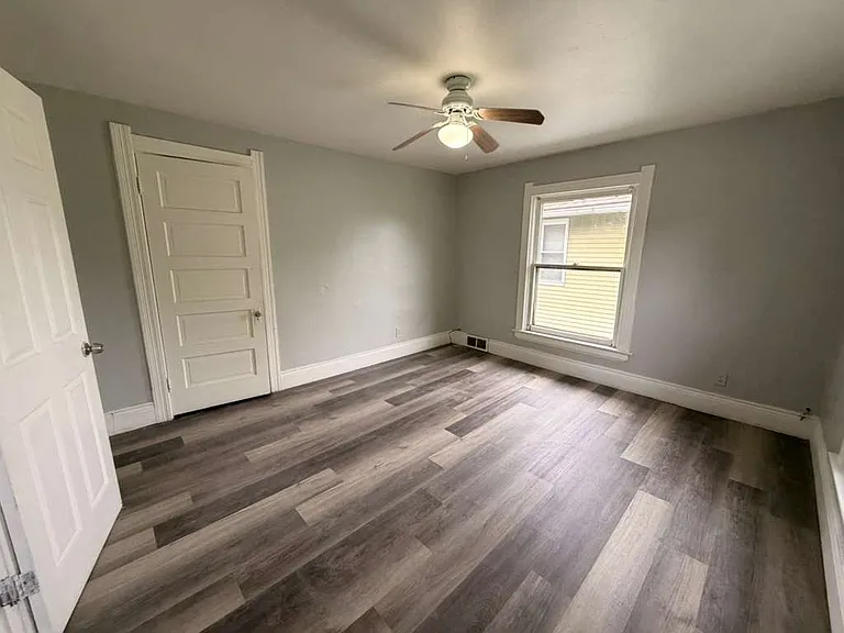 3915 Lockwood Ave — Photo 6