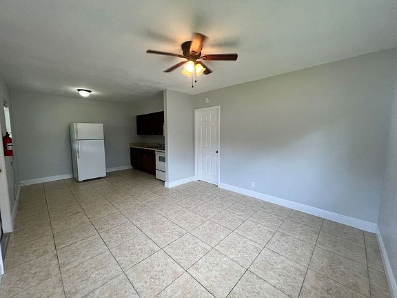 4th image of 4820 Maine St APT 4