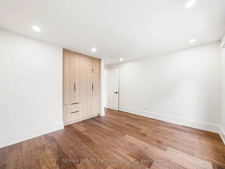 1495 Thetford Ct — Photo 21