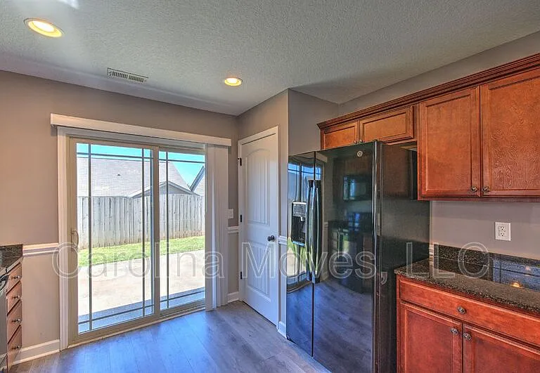 415 Aniken Cir — Photo 10
