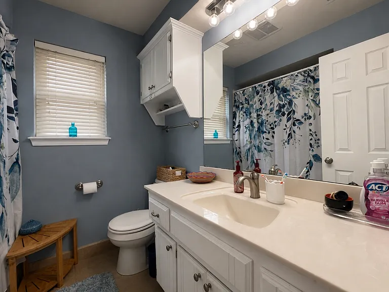 521 Cypress Dr — Photo 9
