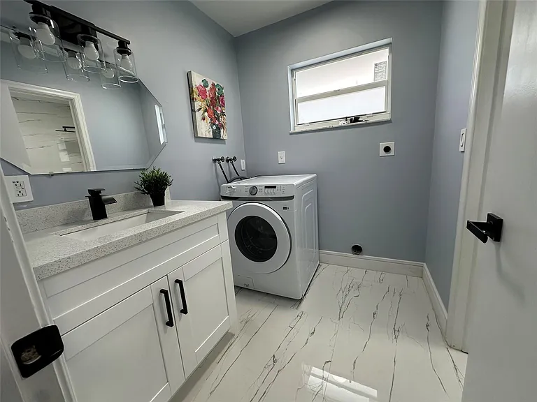 814 SW 12th Pl — Photo 17