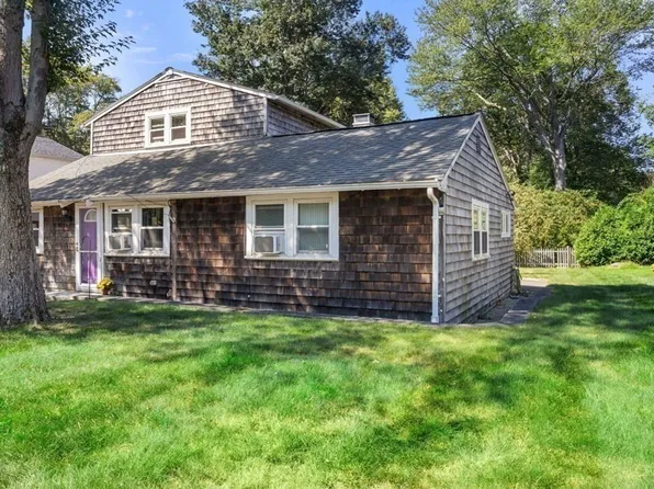18 Edgewood Rd, Holbrook, MA 02343
