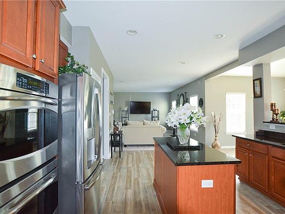 4th image of 7001 Taft Ct