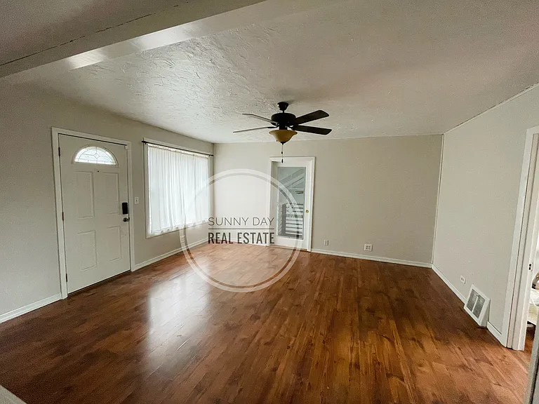 1115 Prickett Ave — Photo 5