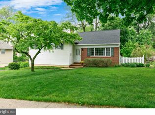 6 Linden Rd, Burlington, NJ 08016