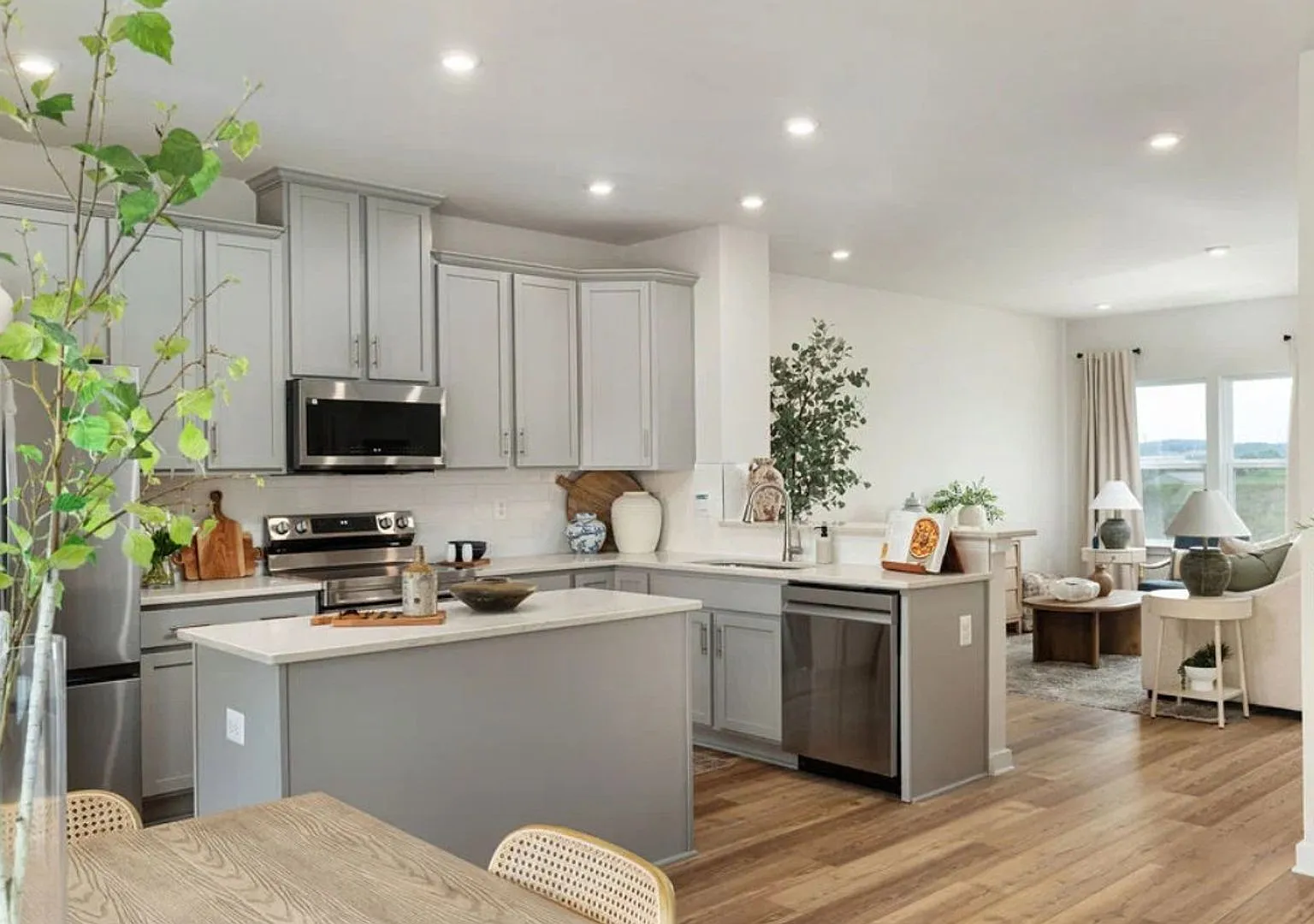 Spacious 4-Bedroom, 3.5 Bath New Construction Townhouse — Photo 3