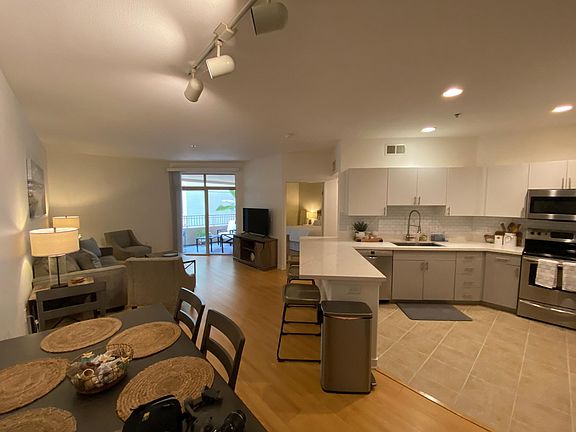 4th image of 1501 Front St Unit 329