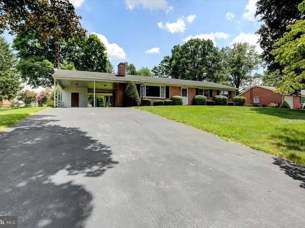 2934 Jefferson Dr, Chambersburg, PA 17201