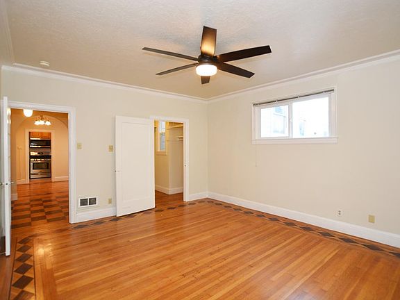 3rd image of 860 Oak St APT 3