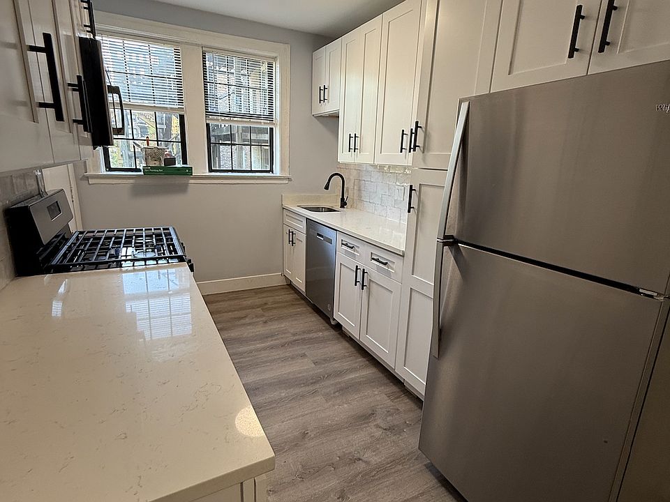 1st image of 6126 S Ingleside Ave #3W