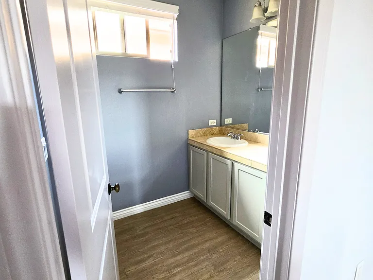 13438 Roselle Ave — Photo 56