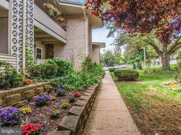 126 Haycock Rd APT C4, Falls Church, VA 22046