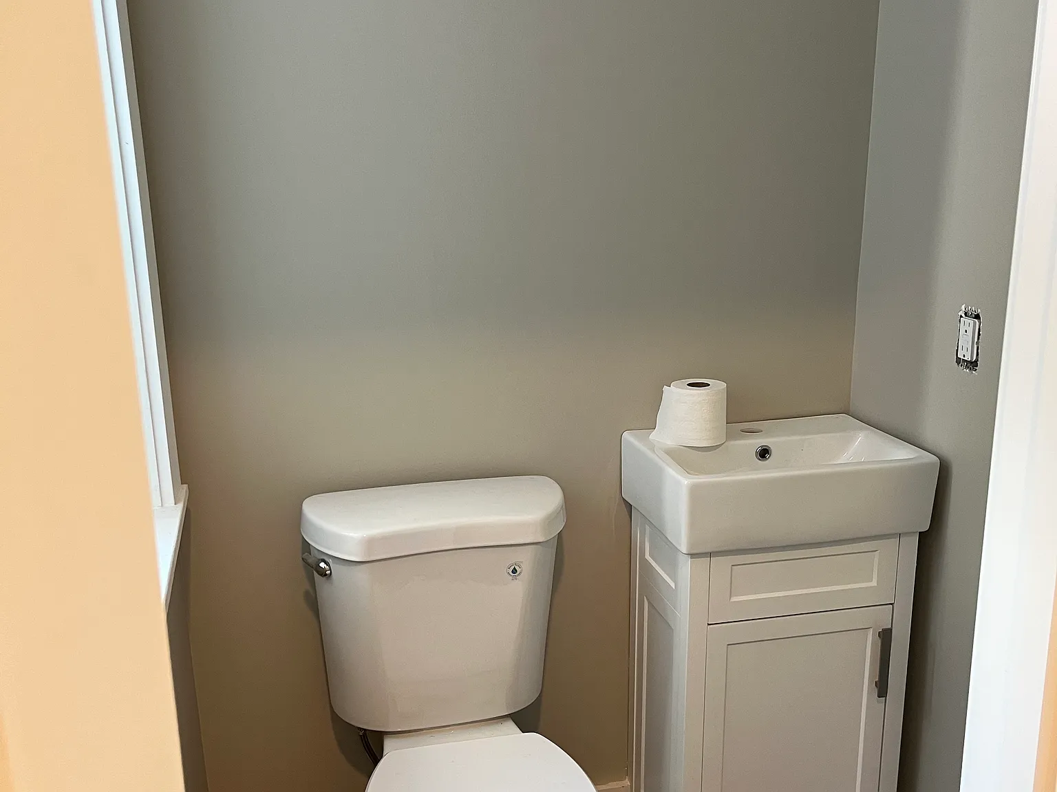 3 bed, 3.5 bath, 2100 sqft, $3,600 — Photo 4