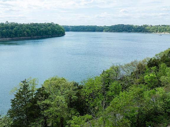 5th image of 275 Lakeview Dr