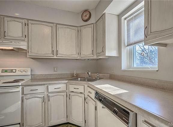 4th image of 2545 Rosegarden Dr