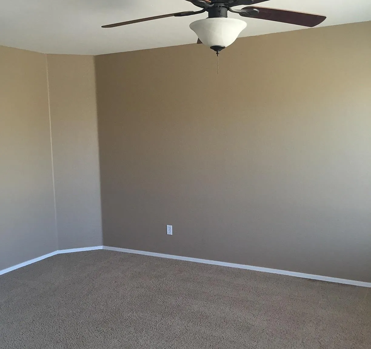 4 bed, 2.5 bath, 2495 sqft, $2,495 — Photo 3