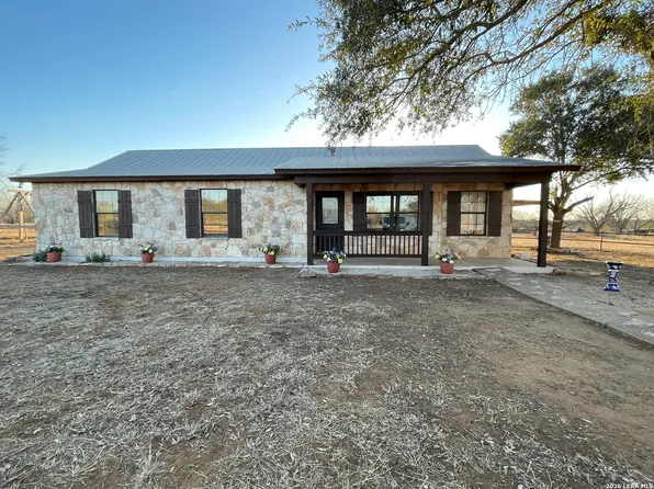 5431 STATE HIGHWAY 173, Devine, TX 78016