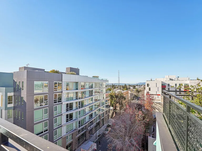 Addison Arts Apartments — Photo 110