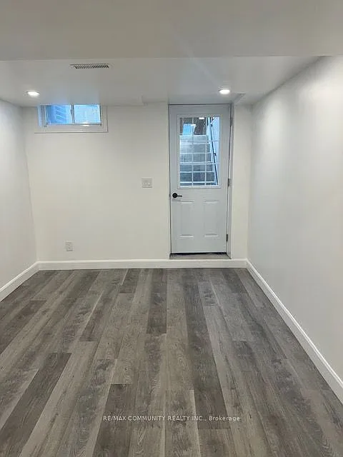 3 bed, $2,050 — Photo 2