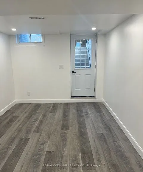 37 Fieldcrest Ave — Photo 2