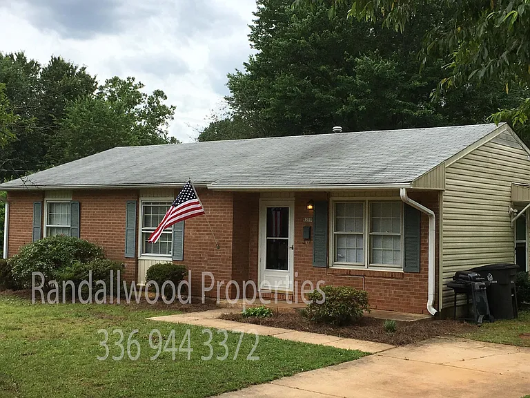4218 S Jasmin Ct — Photo 2