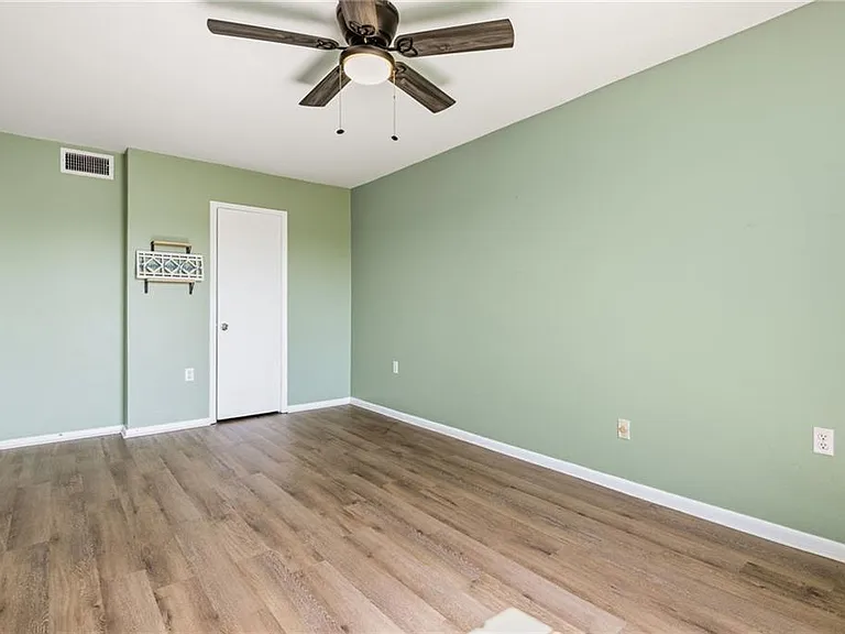 337 Riverbend Dr — Photo 11