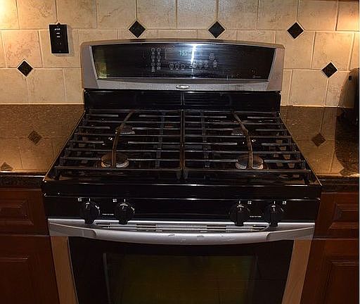 Gas stove