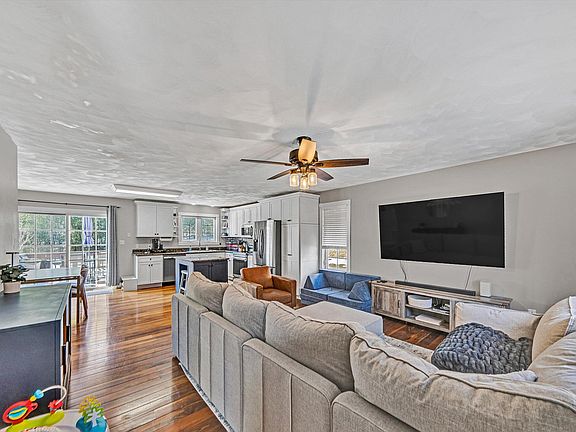 5th image of 409 Wills Rd