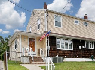 29 Fournier Cres, Elmwood Park, NJ 07407