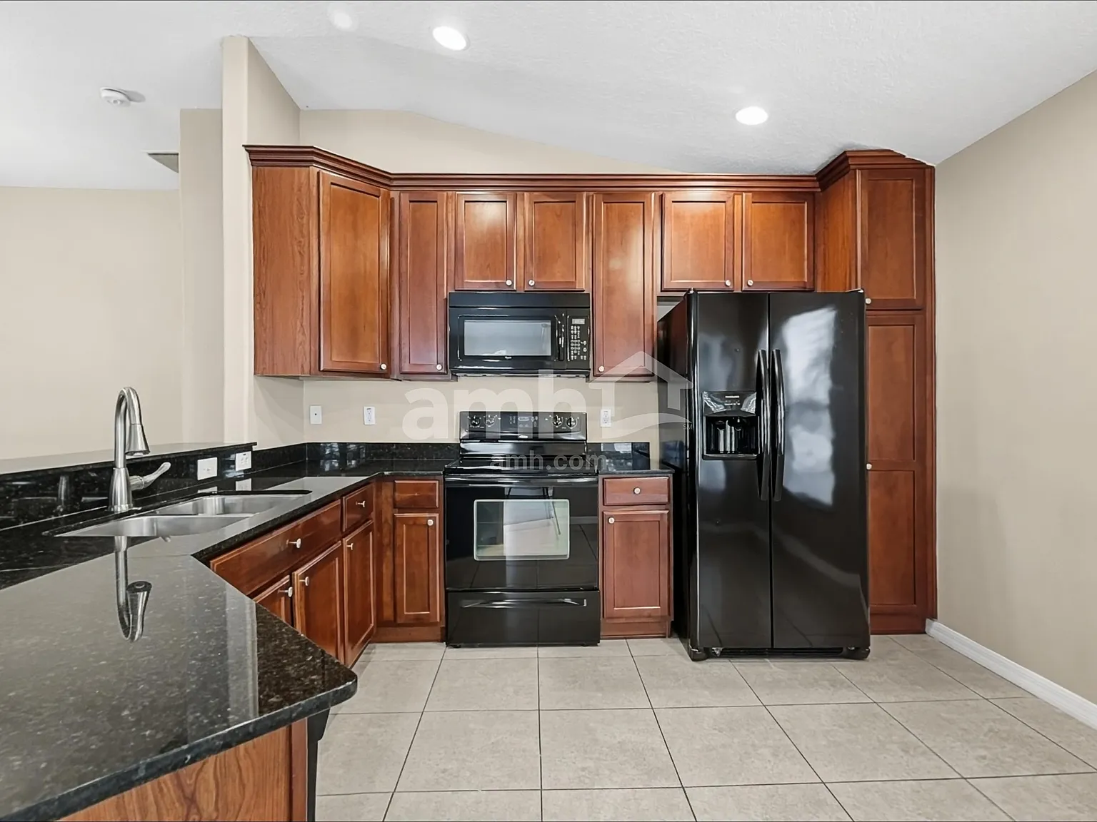 4 bed, 2.0 bath, 1731 sqft, $2,070 — Photo 3