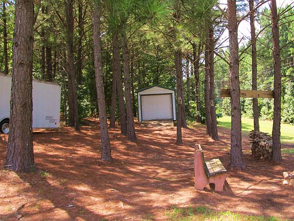 Fire pit & 10x 19 metal shed