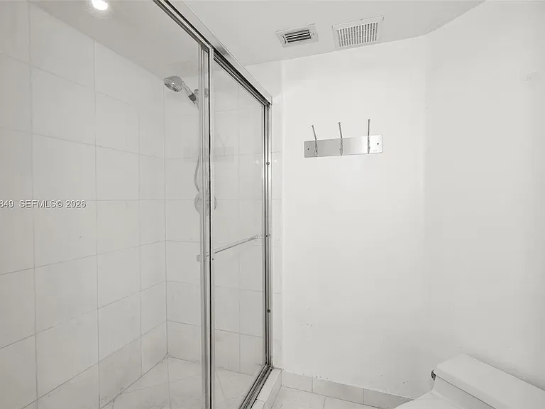 3530 Mystic Pointe Dr #710 — Photo 28