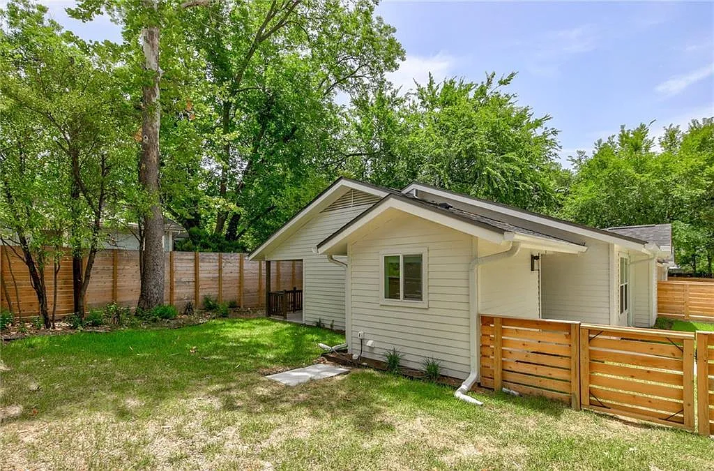 3 bed, 1450 sqft, $3,695 — Photo 3