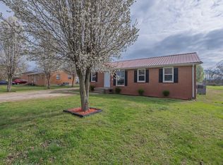 201 Camp Dr, Fayetteville, TN 37334