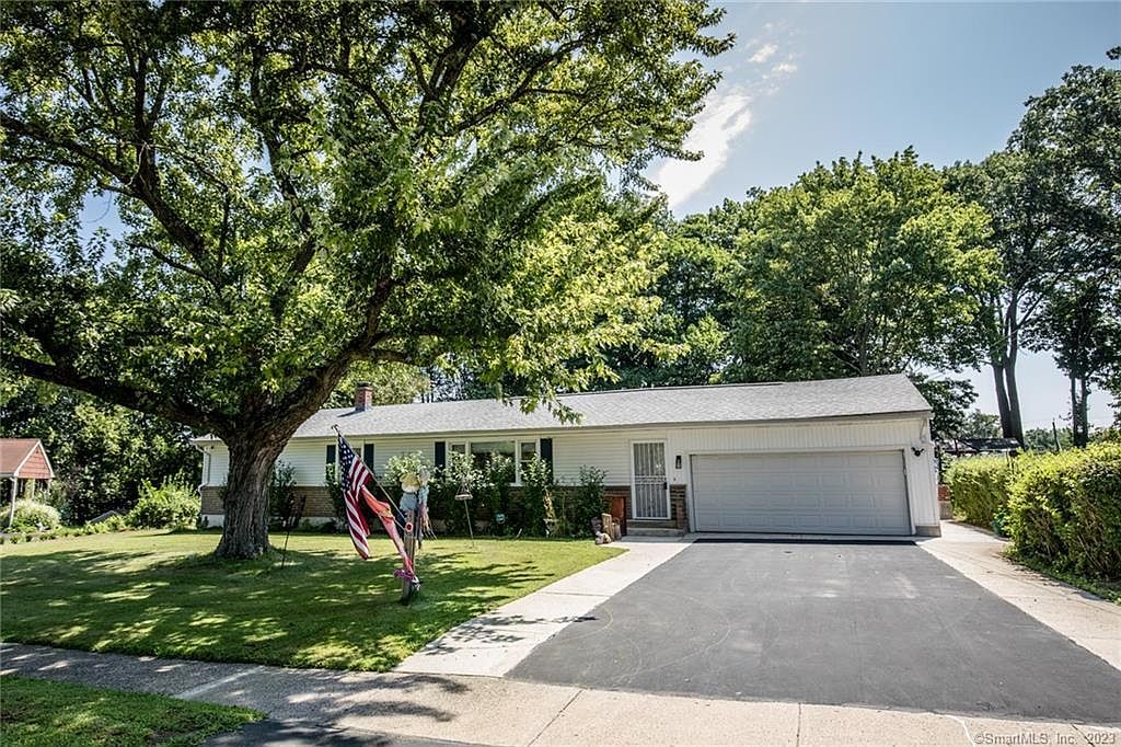 32 Trumbull Dr, Wallingford, CT 06492 Zillow