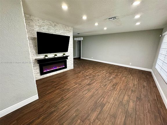3rd image of 8475 NW 29th Ct