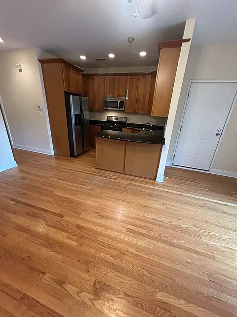 Building Photo - 2656 N Hamlin Ave #2