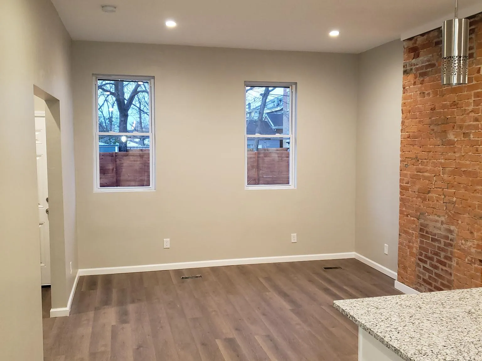 1 bed, 1100 sqft, $1,050 — Photo 2