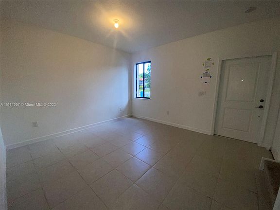 3rd image of 947 NE 211th St