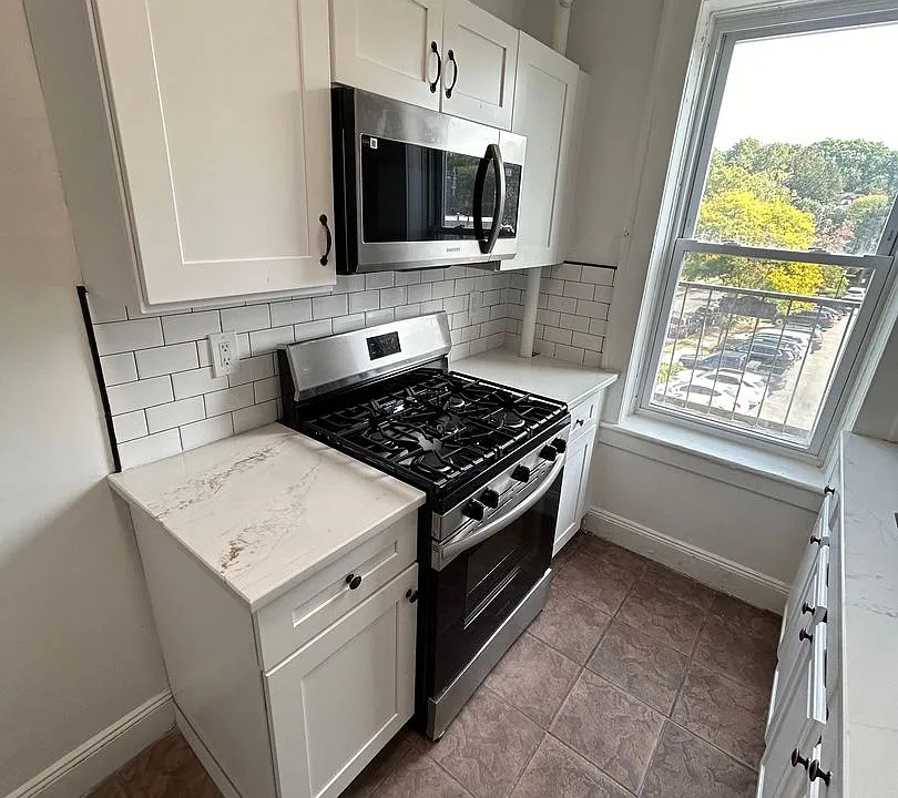 300 Elm Pl