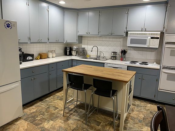 4th image of 2205 W Hampton Blvd