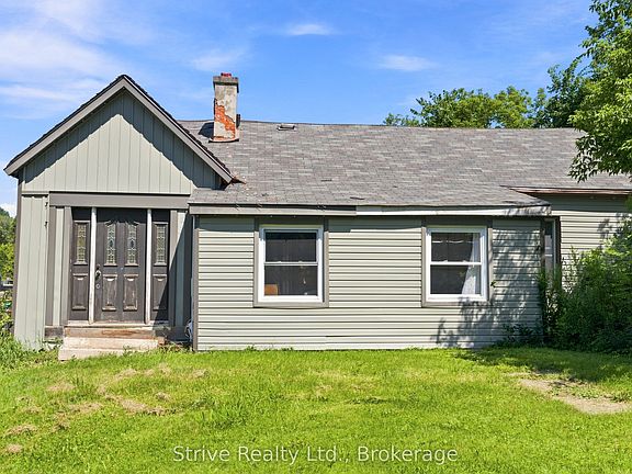 2nd image of 916 King George St