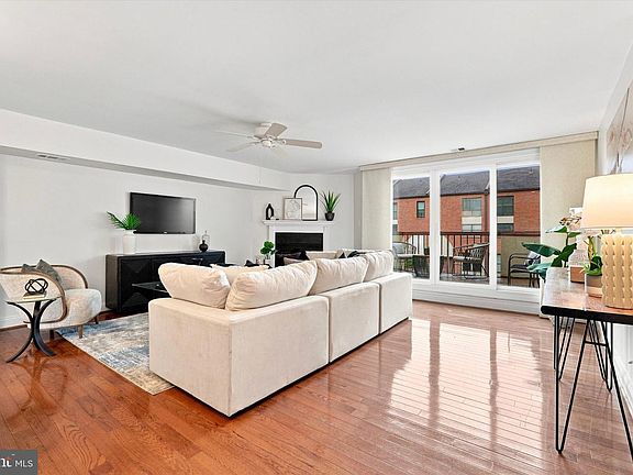 3rd image of 220 N 22nd St APT B